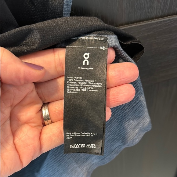 On Running Performance T, Black and Gray, L - Picture 5 of 5
